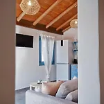 Amici With Outdoor Jacuzzi