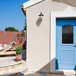 Amici With Outdoor Jacuzzi