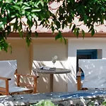 Nyaraló Amici With Outdoor Jacuzzi Andipáta
