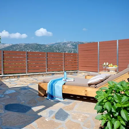 Amici With Outdoor Jacuzzi 펜션