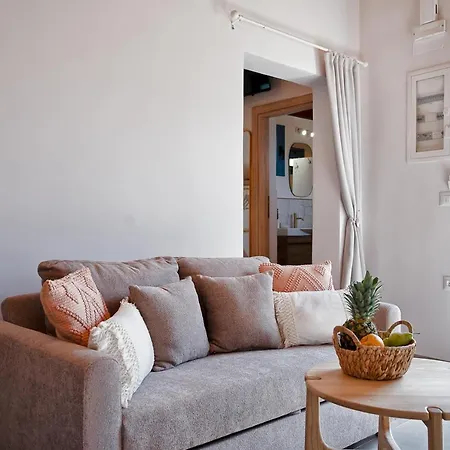 Amici With Outdoor Jacuzzi