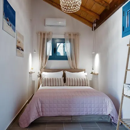 Amici With Outdoor Jacuzzi Andipáta