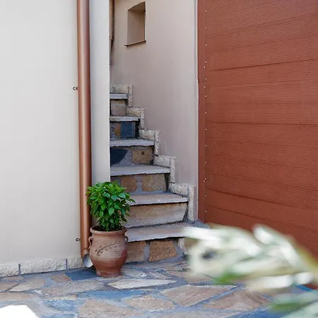 Amici With Outdoor Jacuzzi