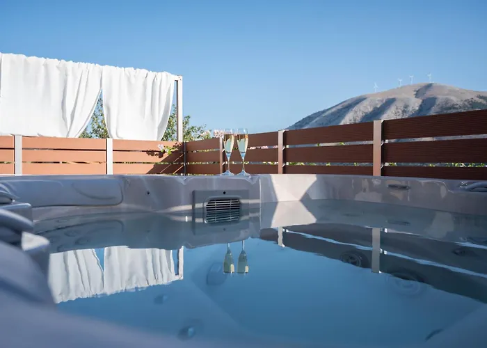 Amici With Outdoor Jacuzzi Semesterbostad Andipáta