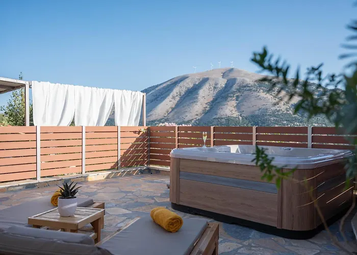 Amici With Outdoor Jacuzzi Andipáta